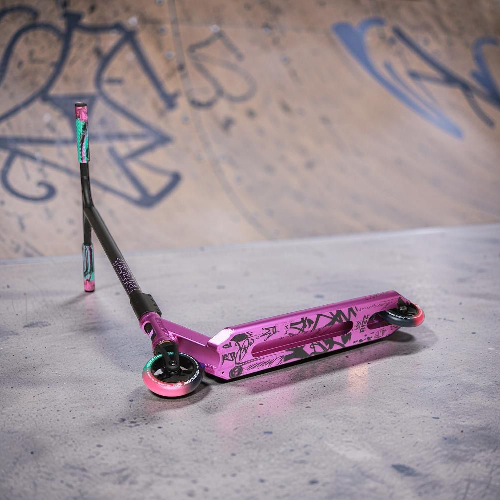 Freestyle koloběžka NKD Rizz Stunt, Fialová  lifestyle 1